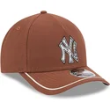 braune-gebogene-snapback-kappe-9forty-m-crown-a-frame-motorsport-der-new-york-yankees-mlb-von-new-era