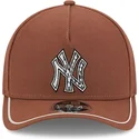 shapka-izvita-kafyav-snapbek-9forty-m-crown-a-frame-motorsport-na-new-york-yankees-mlb-ot-new-era