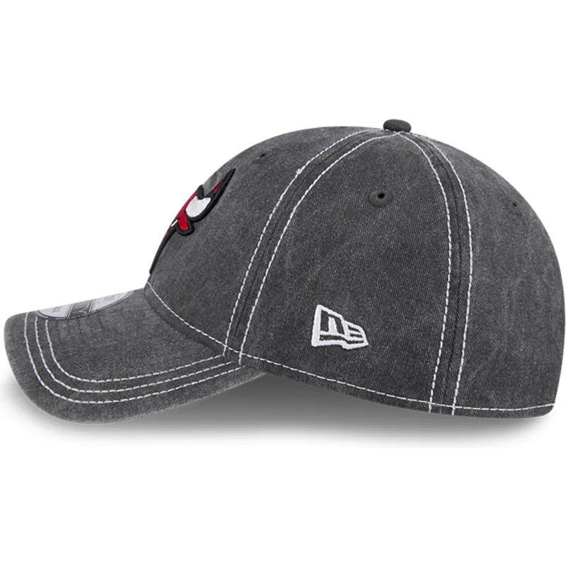 graue-verstellbare-curved-cap-9twenty-washed-contrast-der-chicago-bulls-nba-von-new-era