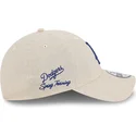 beige-verstellbare-curved-cap-mit-blauem-logo-9twenty-linen-spring-training-fan-pack-2025-der-los-angeles-dodgers-mlb-von-new-er