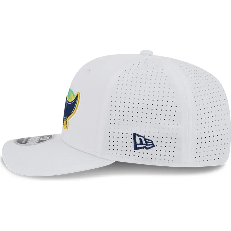 shapka-izvita-traker-byala-snapbek-9seventy-perf-spring-training-fan-pack-2025-na-tampa-bay-rays-mlb-ot-new-era