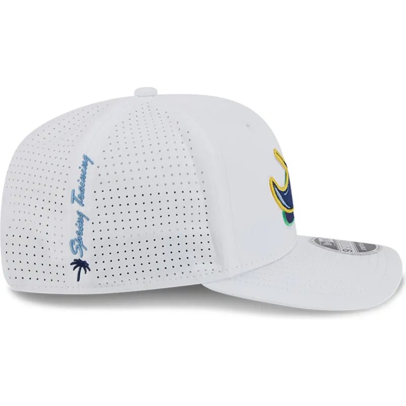 weisse-trucker-cap-9seventy-perf-spring-training-fan-pack-2025-der-tampa-bay-rays-mlb-von-new-era