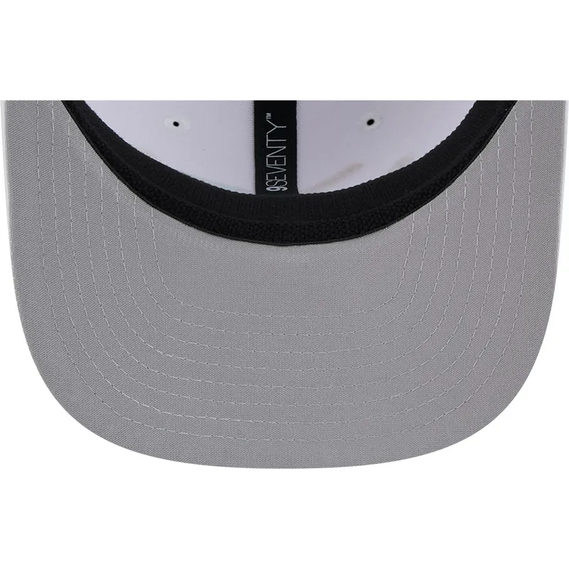 shapka-izvita-traker-byala-snapbek-9seventy-perf-spring-training-fan-pack-2025-na-tampa-bay-rays-mlb-ot-new-era