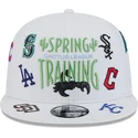 shapka-ploska-byala-snapbek-9fifty-scatter-spring-training-fan-pack-2025-na-mlb-ot-new-era