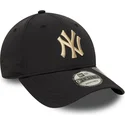 schwarze-verstellbare-curved-cap-mit-beigem-logo-9forty-recycled-der-new-york-yankees-mlb-von-new-era