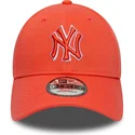 shapka-izvita-oranzhev-reguliruem-9forty-team-outline-na-new-york-yankees-mlb-ot-new-era