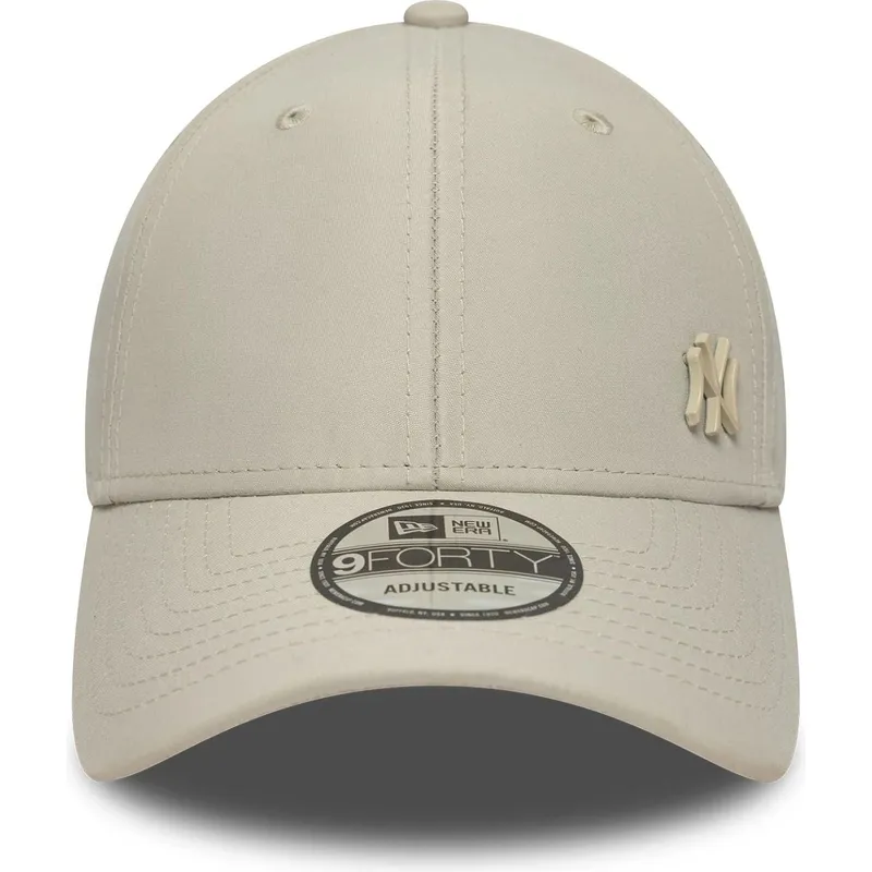 beige-justerbar-9forty-tonal-flawless-kasket-med-buet-skygge-fra-new-york-yankees-mlb-fra-new-era