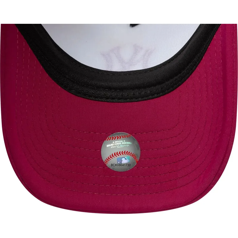 shapka-izvita-traker-chervena-snapbek-e-frame-world-series-na-new-york-yankees-mlb-ot-new-era