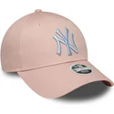 rosa-verstellbare-curved-cap-fur-damen-mit-weissem-logo-9forty-league-essential-der-new-york-yankees-mlb-von-new-era
