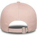 rosa-verstellbare-curved-cap-fur-damen-mit-weissem-logo-9forty-league-essential-der-new-york-yankees-mlb-von-new-era