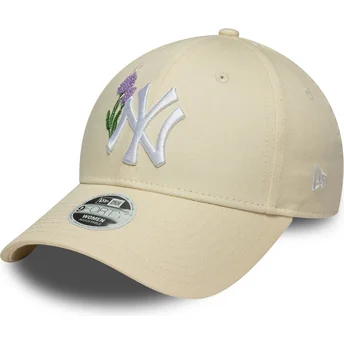 Beige justerbar kvindekasket med buet skygge 9FORTY Beaded New York Yankees MLB fra New Era