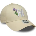 shapka-izvita-bezhov-reguliruem-9forty-beaded-na-new-york-yankees-mlb-ot-new-era