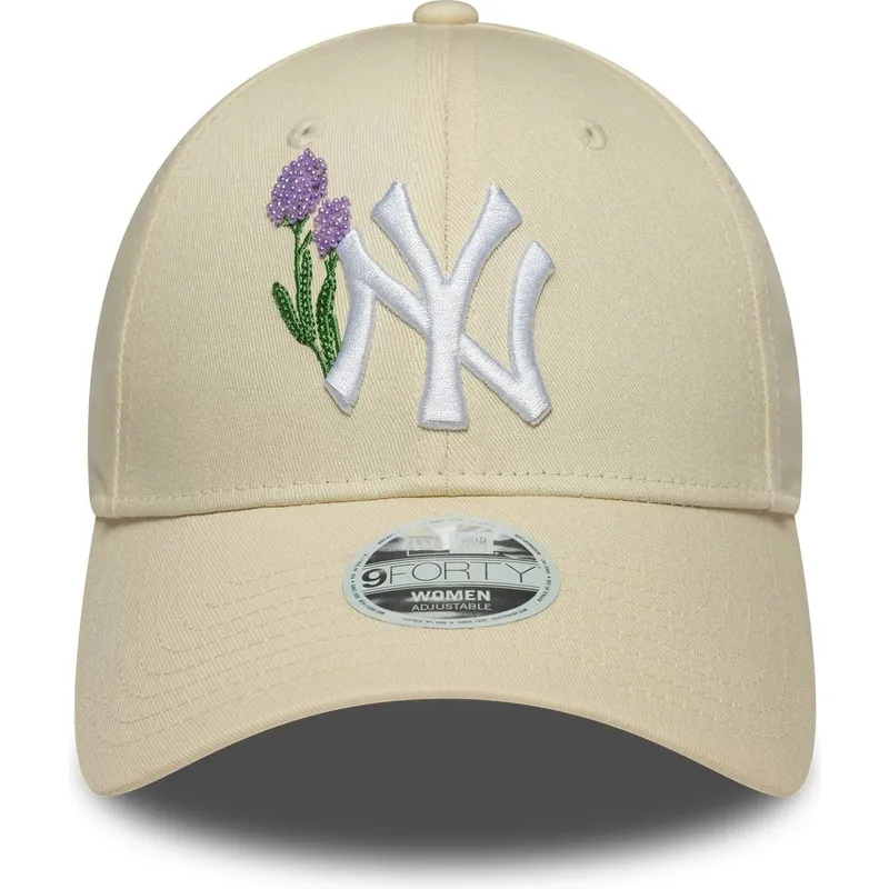 beige-justerbar-kvindekasket-med-buet-skygge-9forty-beaded-new-york-yankees-mlb-fra-new-era