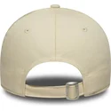 beige-justerbar-kvindekasket-med-buet-skygge-9forty-beaded-new-york-yankees-mlb-fra-new-era