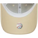 shapka-izvita-bezhov-reguliruem-9forty-beaded-na-new-york-yankees-mlb-ot-new-era