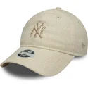 buet-beige-justerbar-kasket-til-kvinder-med-beige-logo-9twenty-linen-fra-new-york-yankees-mlb-fra-new-era