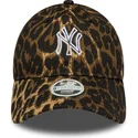 shapka-izvita-leopard-reguliruem-9twenty-outline-na-new-york-yankees-mlb-ot-new-era