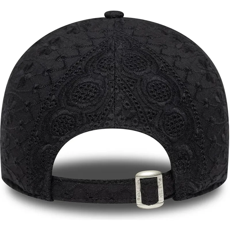 new-era-izvita-periferiya-damska-cherno-logo-9twenty-broderie-new-york-yankees-mlb-cherna-reguliruema-shapka