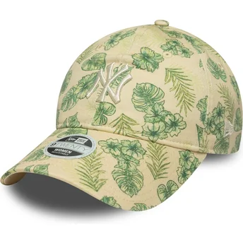 Шапка извита бежов регулируема 9TWENTY All Over Print Tropical на New York Yankees MLB от New Era