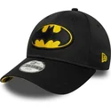 schwarze-gebogene-verstellbare-kinderkappe-9forty-all-over-print-von-batman-dc-comics-von-new-era