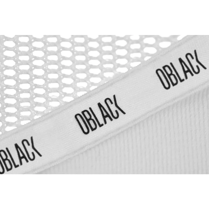 shapka-izvita-traker-byala-snapbek-classic-ot-oblack shapka-izvita-traker-byala-snapbek-classic-ot-oblack
