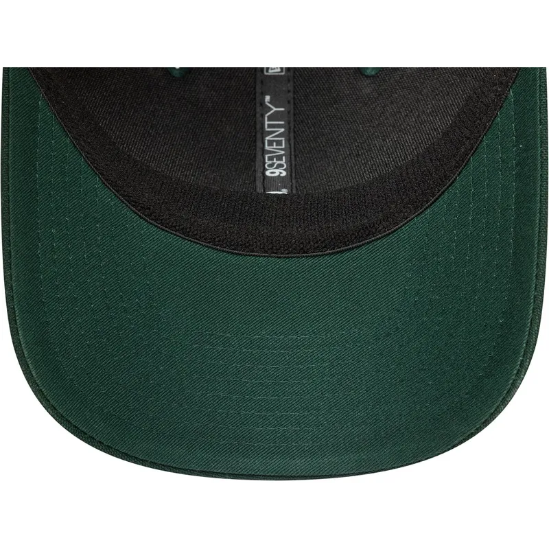shapka-izvita-traker-zelena-snapbek-9seventy-stretch-snap-debossed-na-oakland-athletics-mlb-ot-new-era