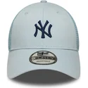 justerbar-bla-trucker-kasket-med-marineblat-logo-9forty-homefield-fra-new-york-yankees-mlb-fra-new-era