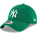 verstellbare-grune-9twenty-core-classic-kappe-mit-gebogenem-schirm-von-den-new-york-yankees-mlb-von-new-era