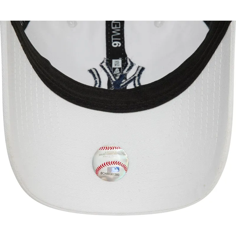 shapka-izvita-byala-reguliruem-9twenty-core-classic-na-new-york-yankees-mlb-ot-new-era shapka-izvita-byala-reguliruem-9twenty-core-classic-na-new-york-yankees-mlb-ot-new-era