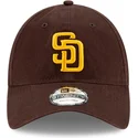 brun-justerbar-9twenty-core-classic-kasket-med-buet-skygge-fra-san-diego-padres-mlb-fra-new-era