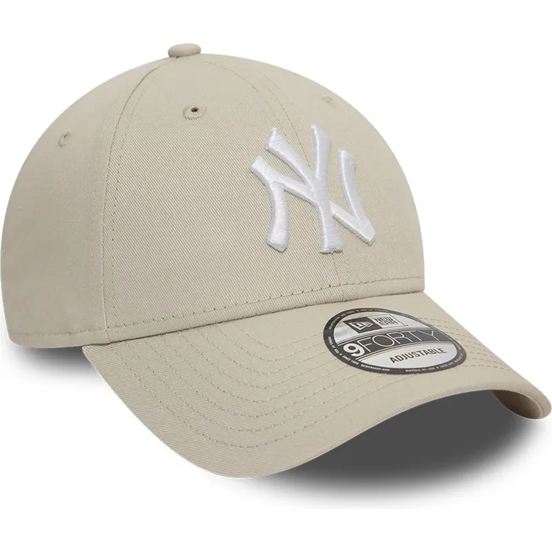 beige-justerbar-buet-kasket-med-hvidt-logo-9forty-league-essential-af-new-york-yankees-mlb-fra-new-era