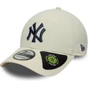 beige-verstellbare-kappe-mit-gebogenem-schirm-und-dunkelblauem-logo-9forty-recycled-von-new-york-yankees-mlb-von-new-era