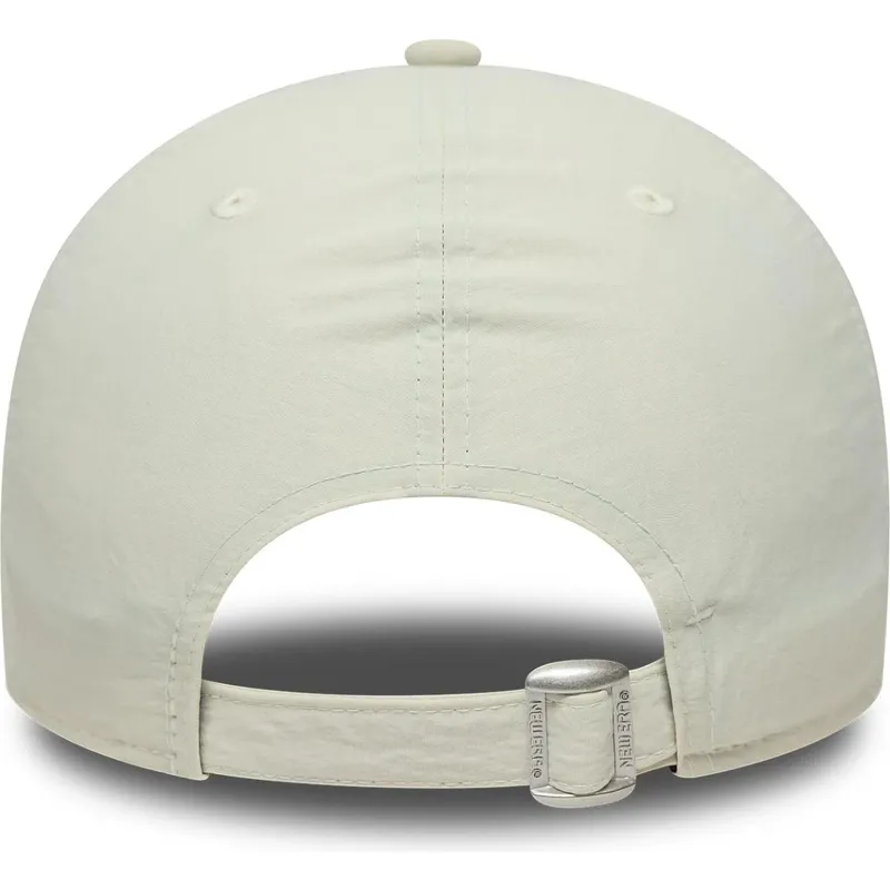 beige-verstellbare-kappe-mit-gebogenem-schirm-und-dunkelblauem-logo-9forty-recycled-von-new-york-yankees-mlb-von-new-era