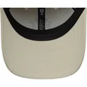 beige-verstellbare-kappe-mit-gebogenem-schirm-und-dunkelblauem-logo-9forty-recycled-von-new-york-yankees-mlb-von-new-era