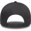 graue-snapback-kappe-mit-gebogenem-schirm-und-grauem-logo-e-frame-tonal-outline-der-chicago-bulls-nba-von-new-era