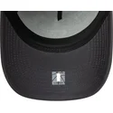 graue-snapback-kappe-mit-gebogenem-schirm-und-grauem-logo-e-frame-tonal-outline-der-chicago-bulls-nba-von-new-era