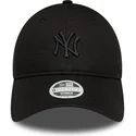 shapka-izvita-cherna-reguliruem-9twenty-bow-back-na-new-york-yankees-mlb-ot-new-era