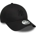 sort-justerbar-kvindekasket-med-buet-skygge-og-sort-new-york-yankees-mlb-logo-9twenty-bow-back-fra-new-era