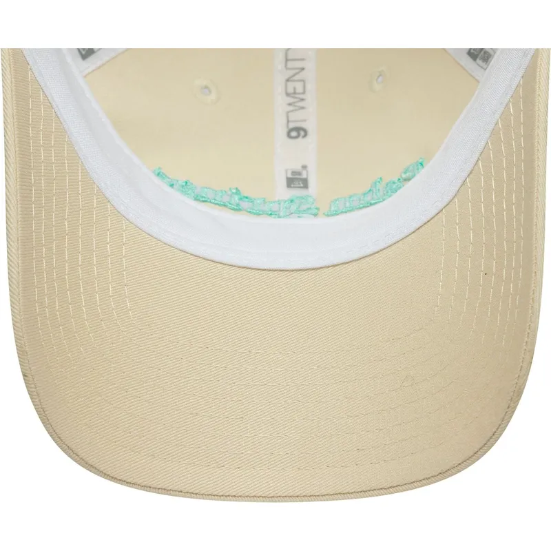 beige-justerbar-trucker-kasket-til-kvinder-9twenty-city-fra-palm-springs-byer-og-strande-fra-new-era