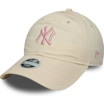 Beige verstellbare Damen-Cap mit gebogenem Schirm und rosa Logo 9TWENTY Contrast Stitch der New York Yankees MLB von New Era