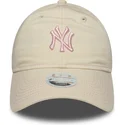 new-era-mlb-new-york-yankees-9twenty-contrast-stitch-beige-verstellbare-damenkappe-mit-rosa-logo