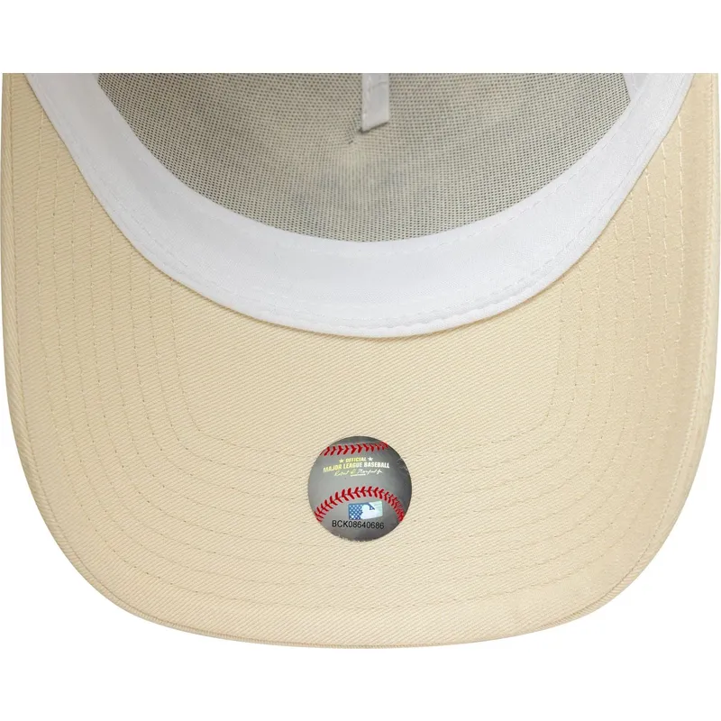 beige-trucker-kappe-fur-damen-a-frame-league-essential-der-new-york-yankees-mlb-von-new-era