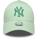 new-era-curved-brim-women-green-logo-9forty-metallic-logo-new-york-yankees-mlb-green-adjustable-cap