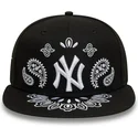 schwarze-enganliegende-59fifty-flatcap-paisley-der-new-york-yankees-mlb-von-new-era