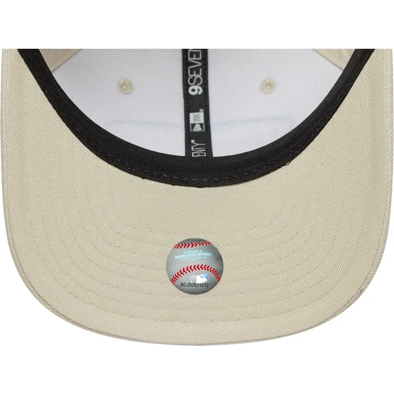 shapka-izvita-bezhov-snapbek-9seventy-stretch-snap-patch-na-los-angeles-dodgers-mlb-ot-new-era