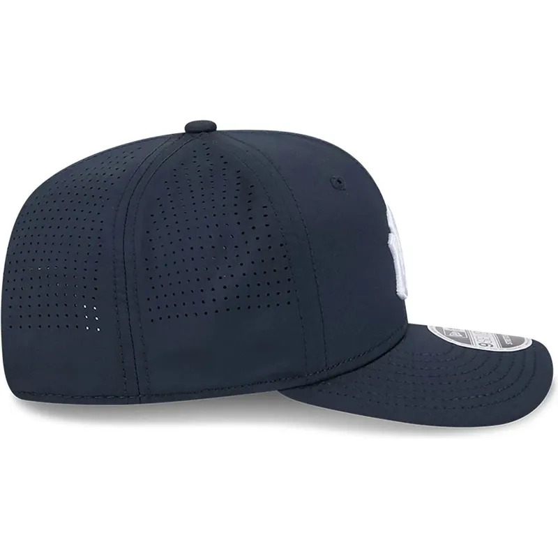 dunkelblaue-gebogene-snapback-kappe-9seventy-stretch-snap-perf-der-new-york-yankees-mlb-von-new-era