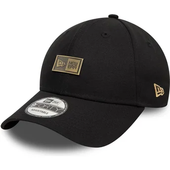 Sort justerbar curved kasket 9FORTY Badge fra New Era