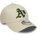 beige-verstellbare-kappe-mit-gebogenem-schirm-und-grunem-logo-9forty-league-essential-der-oakland-athletics-mlb-von-new-era