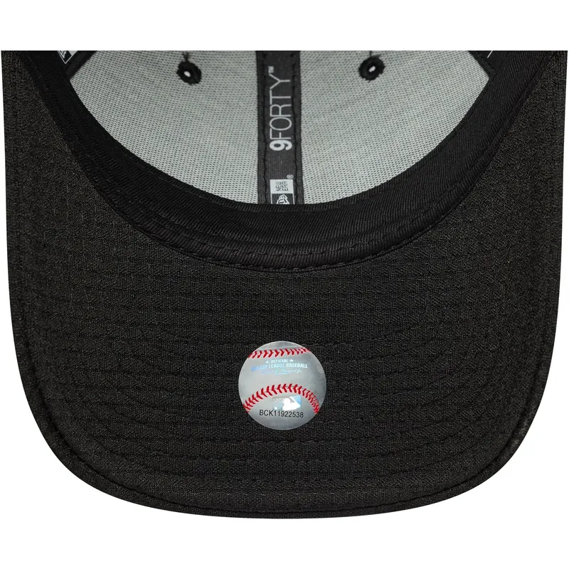 shapka-izvita-cherna-snapbek-9forty-flawless-mesh-na-new-york-yankees-mlb-ot-new-era