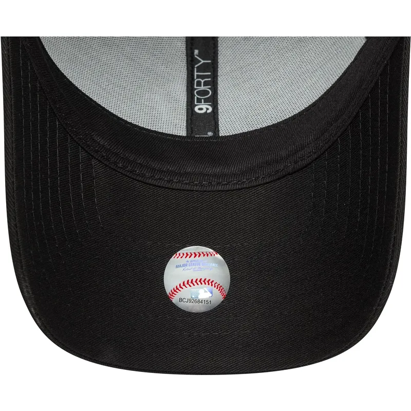 shapka-izvita-cherna-reguliruem-9forty-ombre-infill-na-new-york-yankees-mlb-ot-new-era